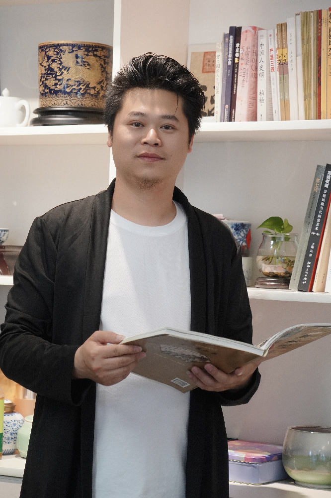 曹國(guó)飛（國(guó)瓷紅葉畫(huà)院高級(jí)畫(huà)師）