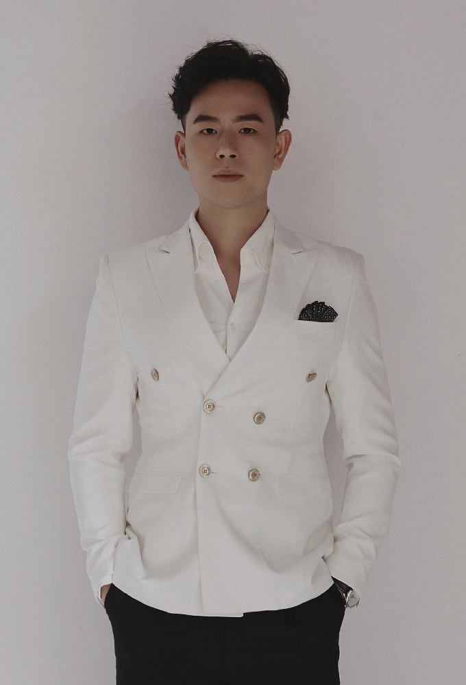 李曉峰（國(guó)瓷紅葉畫院高級(jí)畫師）