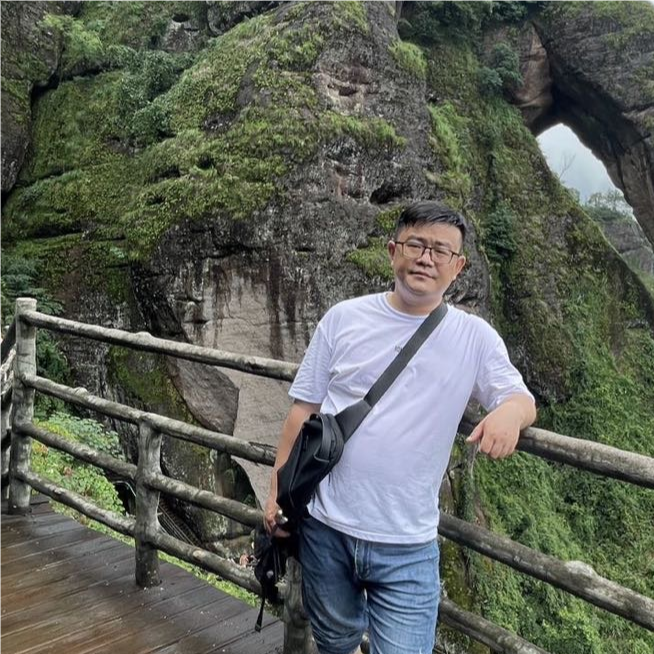 劉錦洪（國(guó)瓷紅葉畫院高級(jí)畫師）